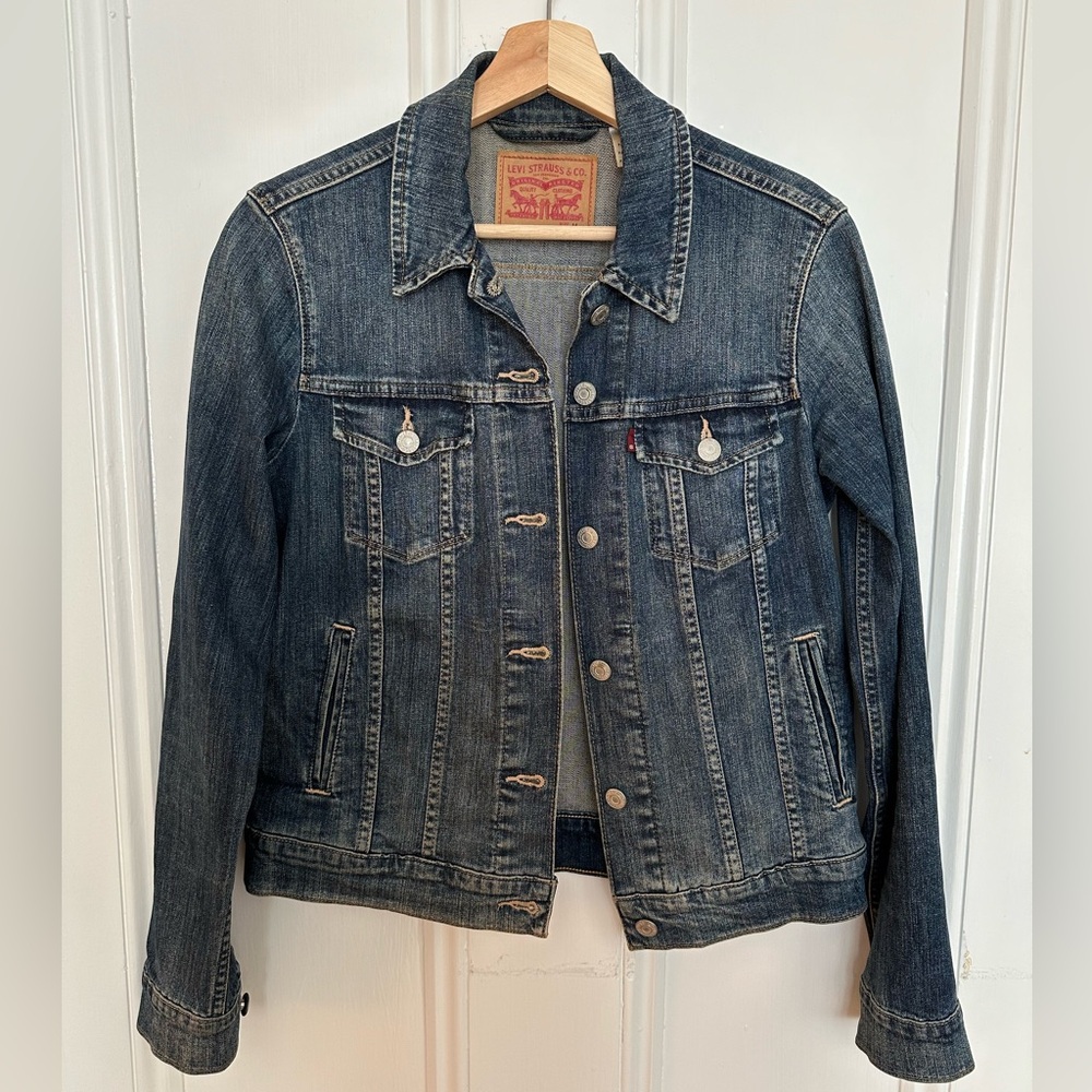 Levi denim jacket size medium